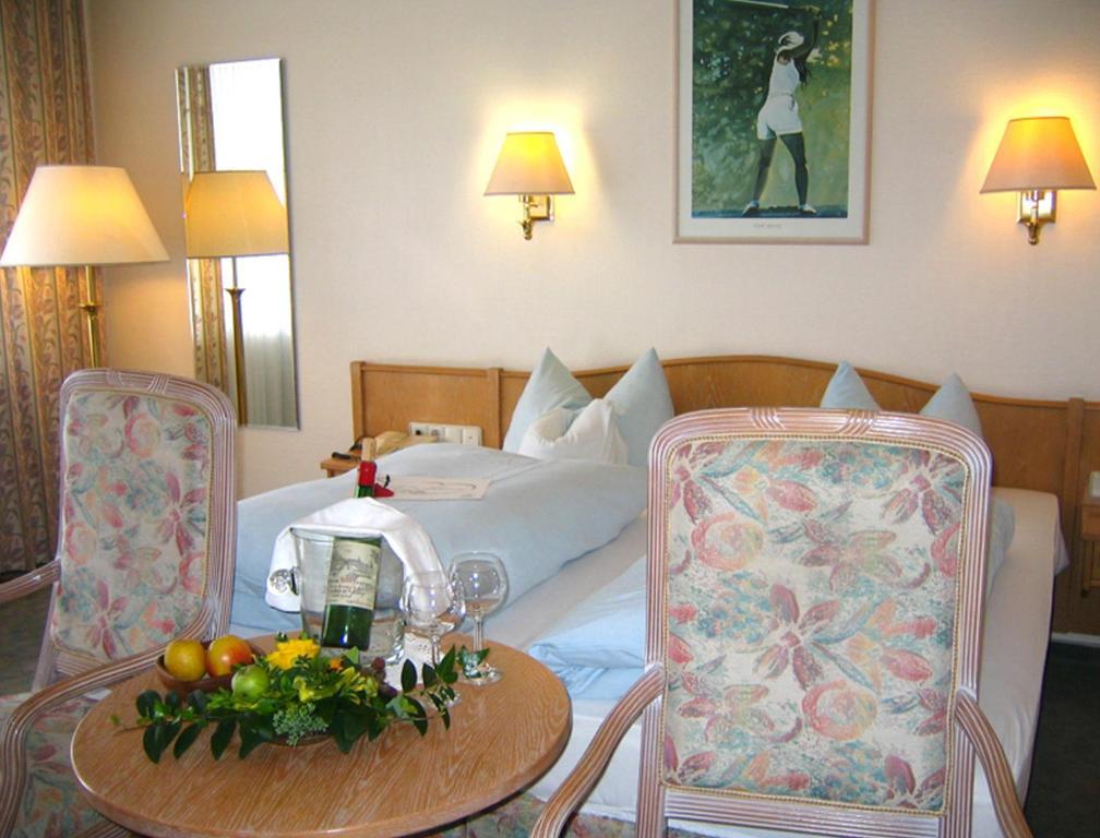 Landhotel Sonneneck - Breuna Im Naturpark Esterno foto